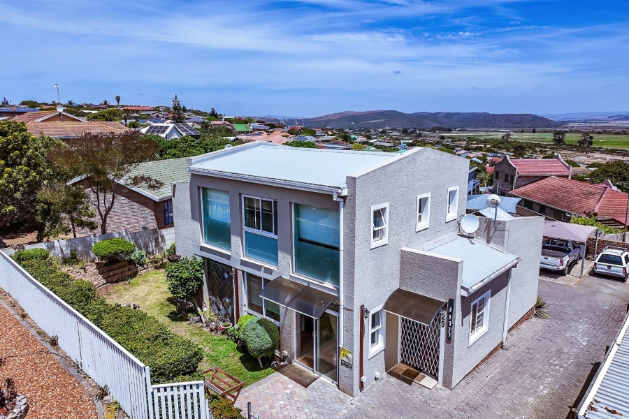 4 Bedroom Property for Sale in Fraaiuitsig Western Cape